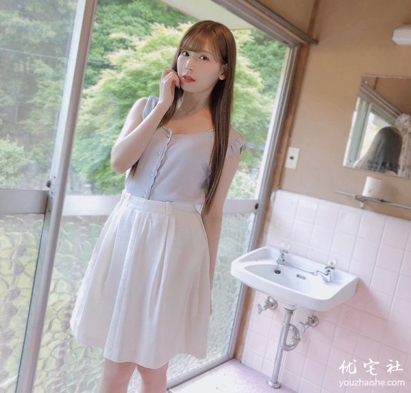 李清照中年后的作品突出的特点是，李清照中年时期的作品