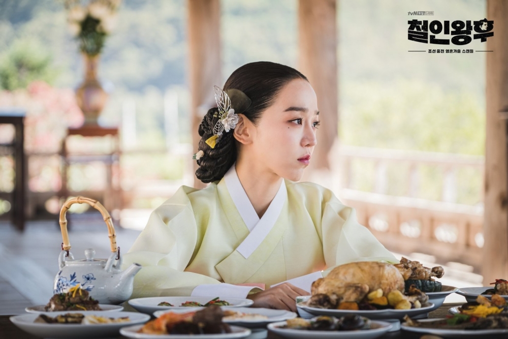 穿越明末来回现代买武器，现代餐桌上的食物图片