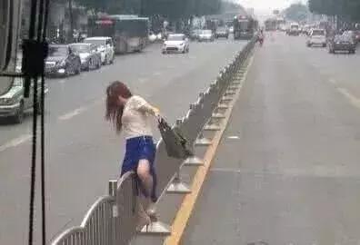 女汉子穿裙子搞笑说说，女汉子穿裙子怎么说