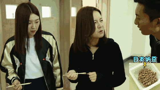 双马尾萌妹子被玻璃棒弄得喷水，无衣服动漫妹子手办