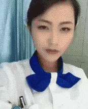 手不够长打不到人动图，手不够脚来凑